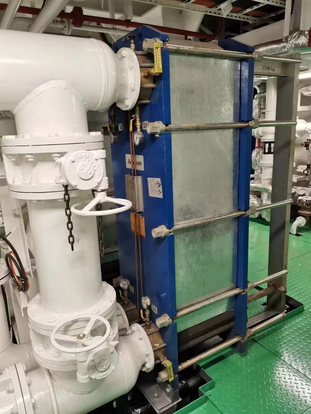 77 大連中遠 12000T半潛打撈工程船項目 (3) - 艾克森換熱器案例圖片